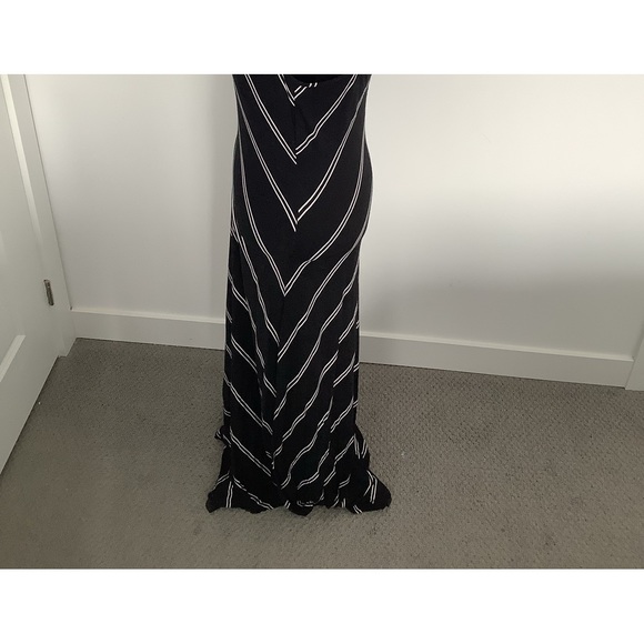 Black maxi dress - Picture 2 of 4